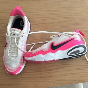 Nike Girls Airmax Size 3.5 big kids White & Hot Pink Athletic Sneakers